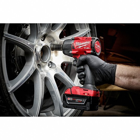 Milwaukee 2962-22R Impact Wrench Kit 1/2 in Drive Size, 550 ft-lb Fastening Torque, Brushless, 18 V DC Volt