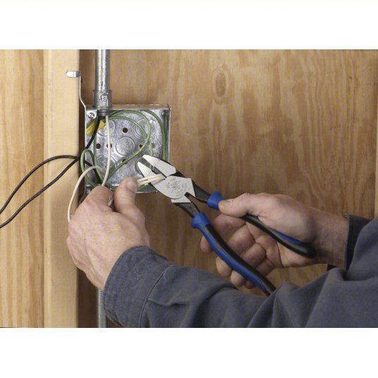 Klein J2000-9NE Linemans Plier Flat, 9 1/2 in Overall Lg, 1 5/8 in Jaw Lg, 1 1/4 in Jaw Wd, 5/8 in Jaw Thick, Steel