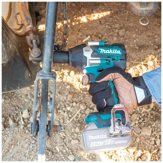 Makita XWT18XVZ Compact Impact Wrench 1/2 in Square Drive Size, 520 ft-lb Fastening Torque, Brushless Motor, 18 V