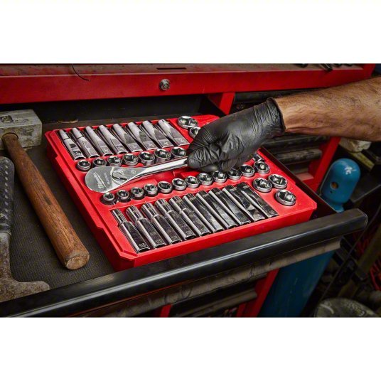 Milwaukee 48-22-9010 47pc 1/2" Drive Metric & SAE Ratchet and Socket Set