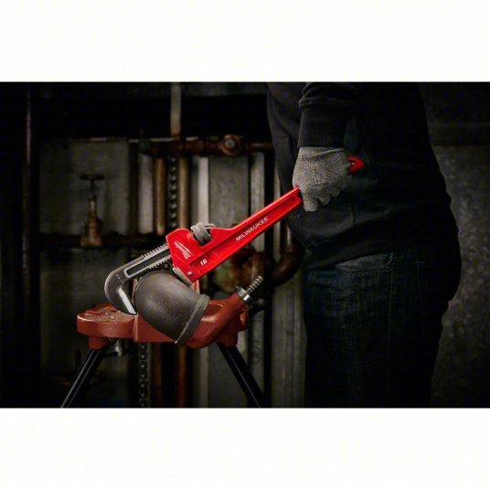 Milwaukee 48-22-7118 Pipe Wrench Alloy Steel, 2 1/2 in Jaw Capacity, Serrated, 18 in Overall Lg, Ergonomic