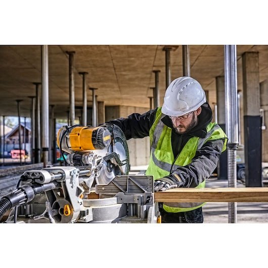 DeWalt DWS780 12 in Double Bevel Sliding Compound Miter Saw